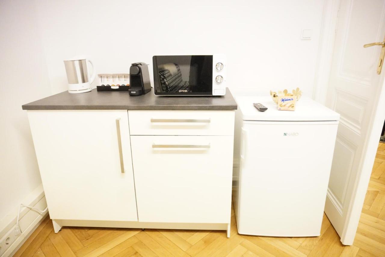 Urban City Apartment - Contactless Check-In فيينا المظهر الخارجي الصورة